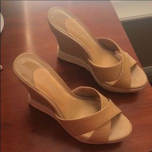 Gianni Bini 5.5” Size 11 Nude Wedges